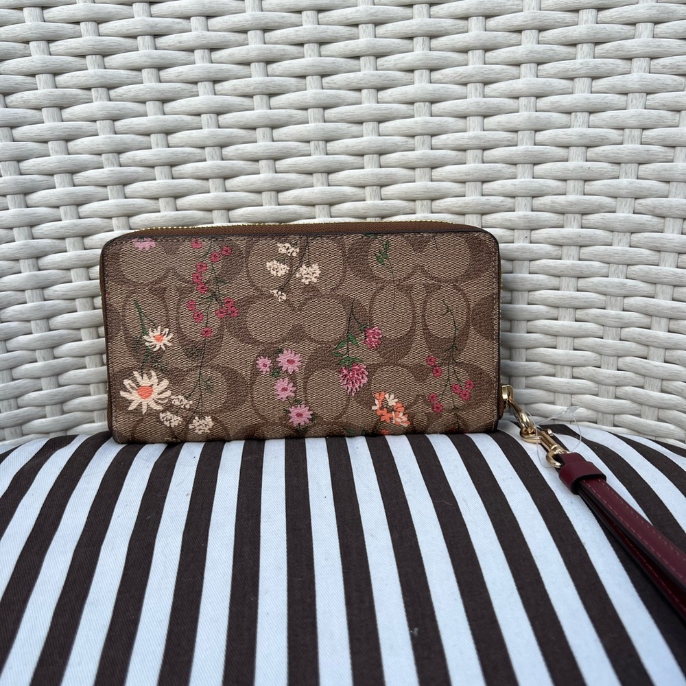 Coach Long Zip Around Wallet in Wildflower Print - Picture 3 of 15